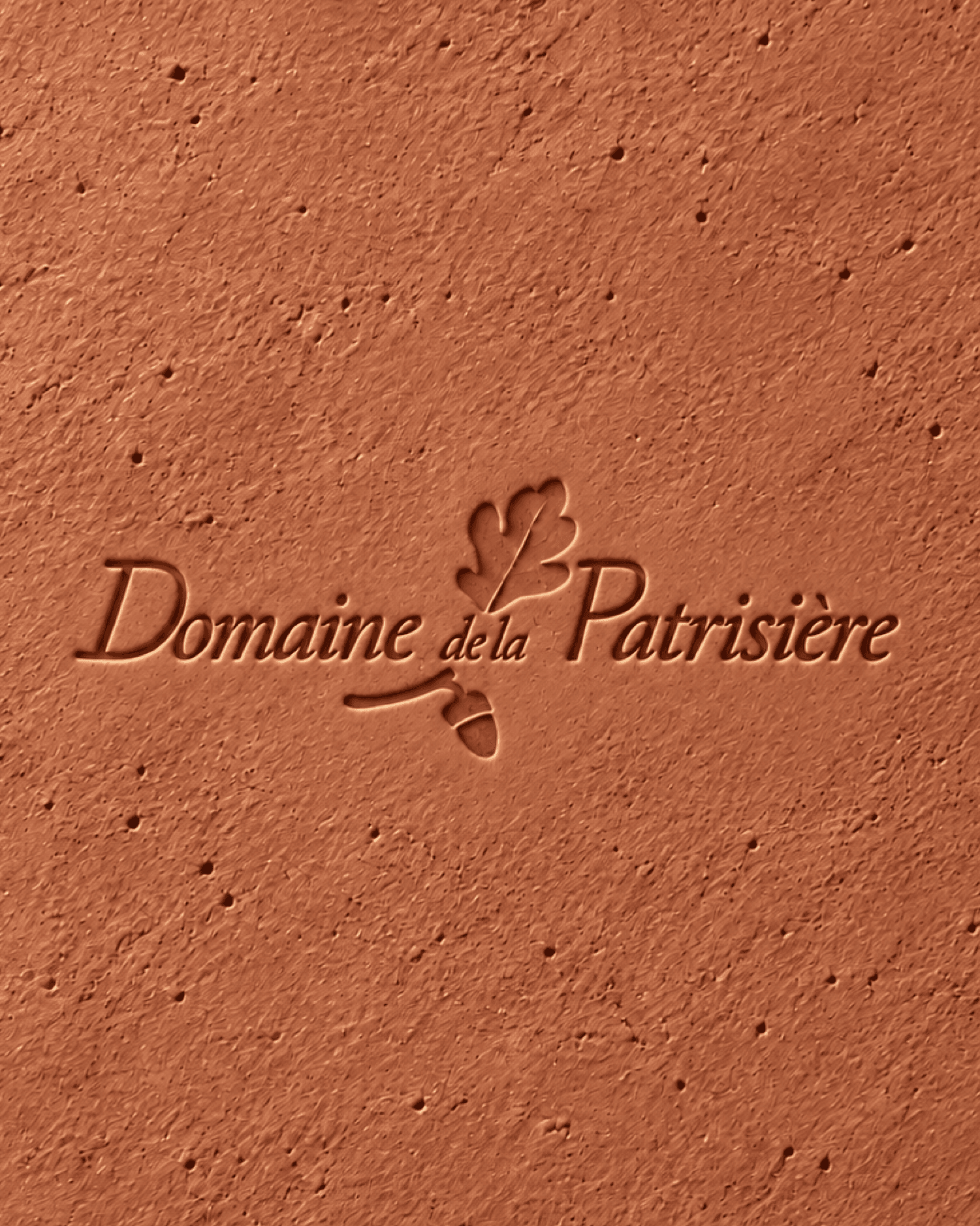 incrustation logo sur mur de brique